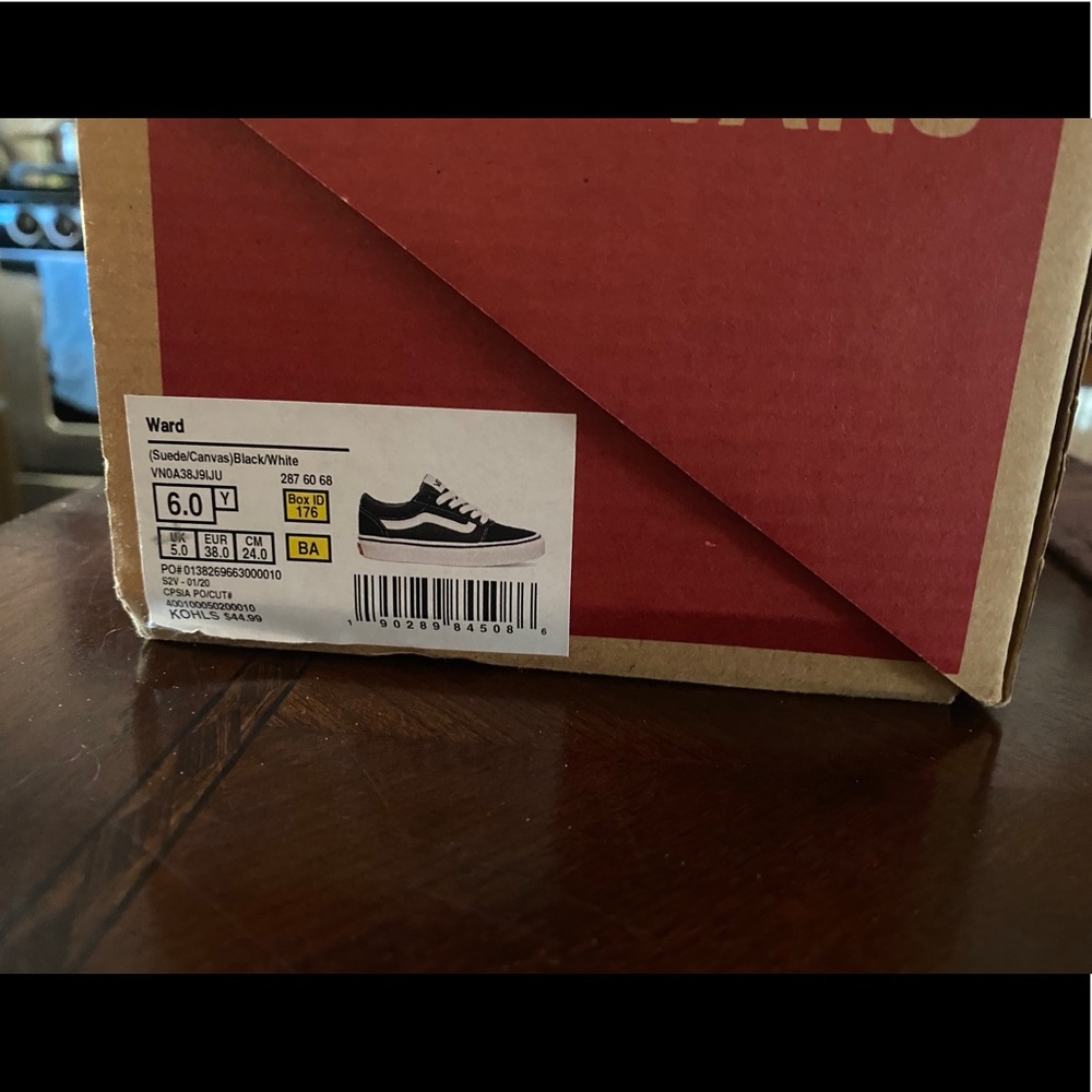 Vans - Picture 3 of 3
